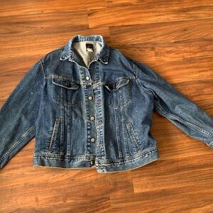 Vintage men’s Lee jean jacket..nicely worn in.